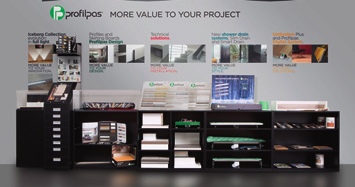 Reklamní materiály pro prodejny Profilpas nabízí možnost vzorování do rohů místností dle poptávky a místa umístění.