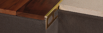 Profily pro podlahy o stejné výšce Projoint R je řada profilů pro rozdělení a dekoraci dvou podlah o stejné výšce jako keramika, žula, mramor, parkety a jiné.