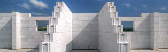 SÁDROVÉ STĚRKY Baumit FinoBello Bílá sádrová stěrka pro provádění velmi hladkých povrchů stěn a stropů. Vhodná pro celoplošné stěrkování a opravy sádrokartonových desek a sádrových omítek.