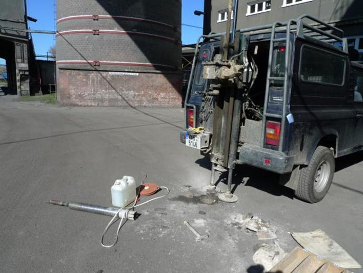 Inženýrsko-geologický průzkum Lovosice, areál Lovochemie a.s. Ekologizace energetického zdroje Obr.3 Situace vrtné prozkoumanosti (služba eearth.cz Geofond) 2.