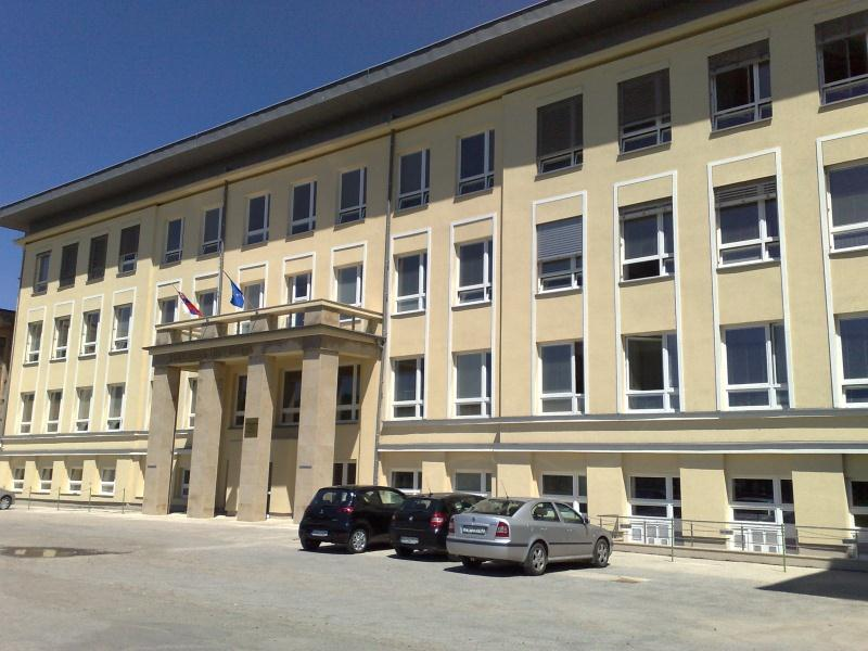 Prešovská univerzita v Prešove Celouniverzitné a špecializované pracoviská PU: Centrum kompetenčného a celoživotného vzdelávania (CCKV PU) Centrum výpočtovej techniky (CVT PU) Rektorát (R PU)
