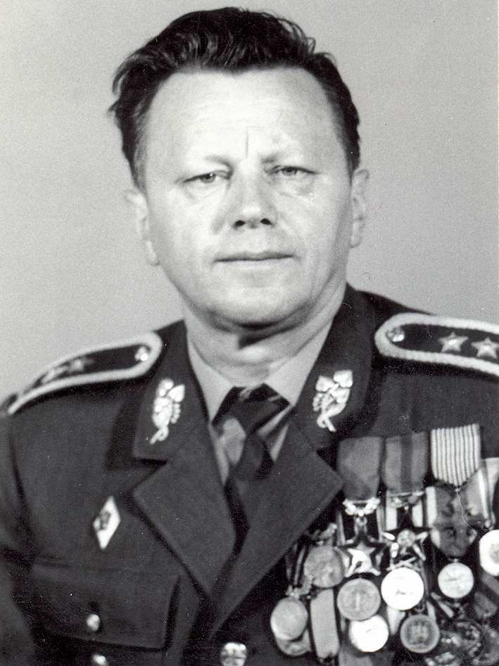 Genplk. Josef Vosáhlo v Káhiře působil v letech 1968 1973.