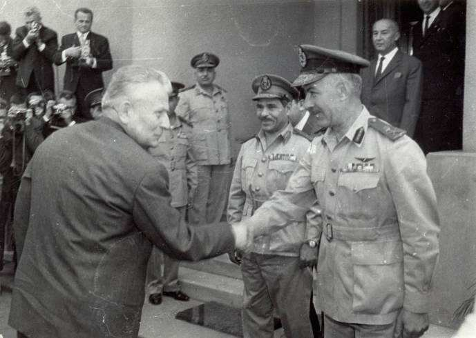 Prezident Antonín Novotný je dne 12. listopadu 1966 vítán egyptskými představiteli MTC.