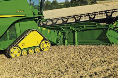 Sklízecí mlátičky řady S 41 Pásy John Deere jsou poháněny aktivně.