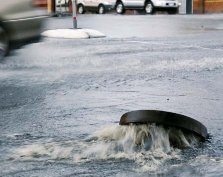 Základní části systému Wavin Intesio Nový přístup ke komplexnímu hospodaření s dešťovou vodou Povodně následky změn klimatu Jedním z největších problémů spojených se změnami klimatu, jsou povodně.