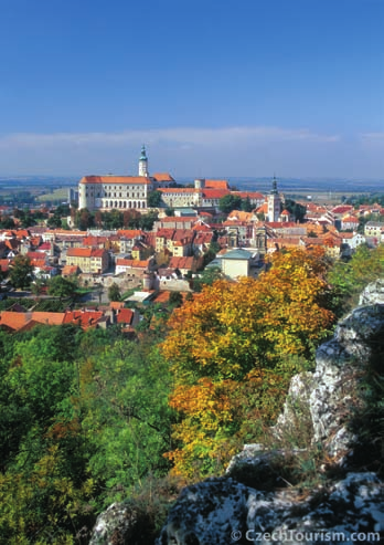 Cestovní ruch V počtu ubytovaných hostů se Jihomoravský kraj zařadil na 2. místo s více než 1 178 tis. hosty (přičemž asi 37 % tvořili cizinci).