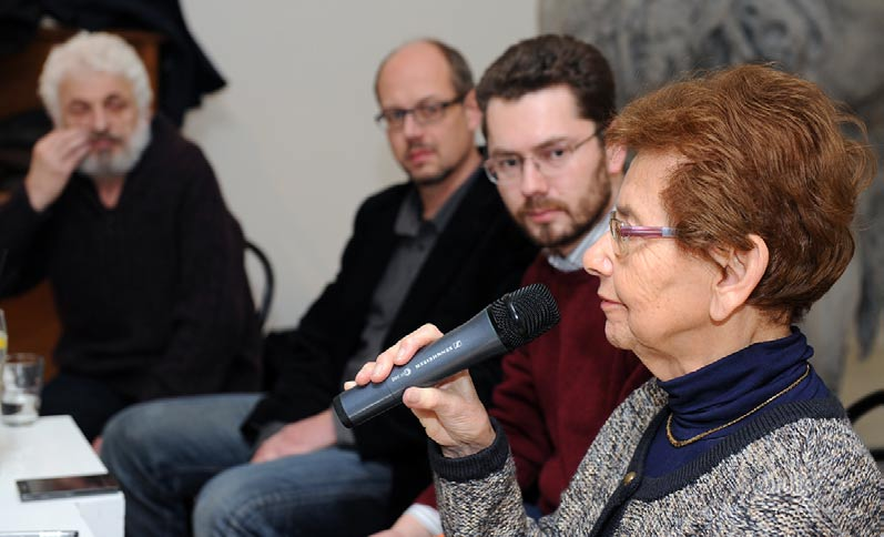 Z N A Š Í Č I N N O S T I DISKUSNÍ KAVÁRNY Vroce 2012 představil náš fond nový formát diskusního pořadu s názvem KAVÁR- NY TŘÍ GENERACÍ.