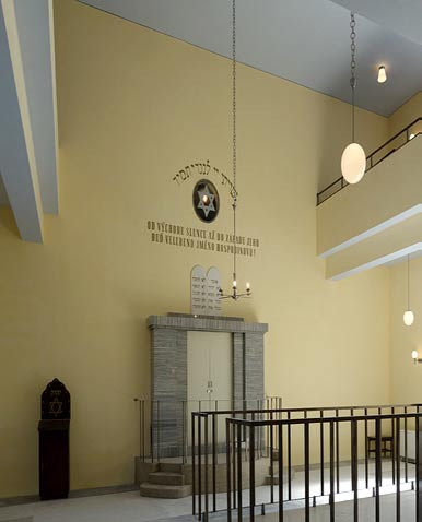 P R O G R A M Y N F O H poněkud netradičním způsobem. Realizátory byly Post Bellum a také OpenEye.