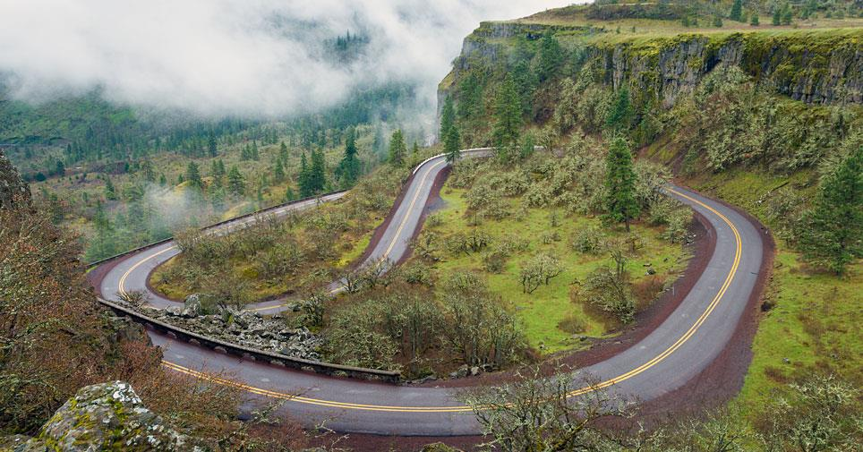 3. Zatáčky Rowena Loops na 121 km dlouhé Columbia River Highway v Oregonu patří bezesporu k nejpůsobivějším úsekům této silnice vybudované již na začátku 20. století.
