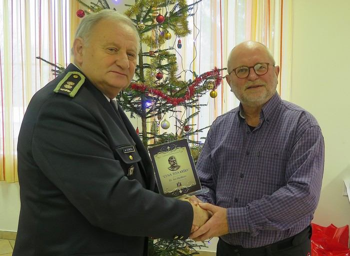 Cena Tita Kršky V měsíci lednu se dožil významného životního jubilea 70. narozenin náš velmi dobrý kamarád, skvělý fotograf a profesionální nezávislý novinář Dr.