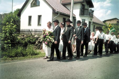 90. léta BABKA S DĚDKEM NA LUPU V LESE A BDĚLÝ A NEÚPLATNÝ MYSLIVEC dědek - Zdeněk Benc,