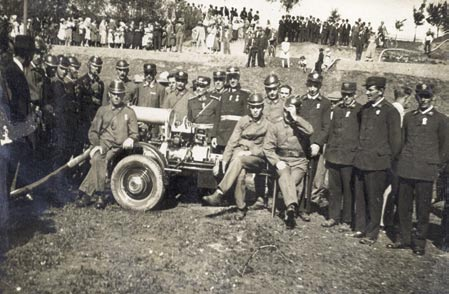 HASIČSKÝ SBOR 1925 Cvičení s žebříky 1935