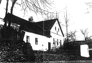 Čp. 23 Nejstarší majitel dle paměti byl Jan Skřivan, potom syn Jan Skřivan, potom František Kubát, rolník čp.8., který tam měl nájemce Františka Kubáta z čp.42, tento tam provozoval obchod.