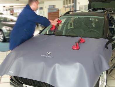NOVINKA Potah na prahovou lištu a na zadní část PEUGEOT obj. č. D-PE 12 Potah chrání prahovou lištu a zadní část během opravy a údržby.
