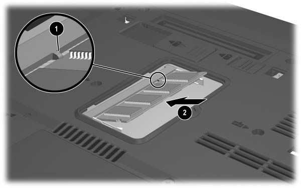 Pam ové moduly 9. Vložte nový paměťový modul: a. Zarovnejte drážkovaný okraj 1 modulu do oblasti s drážkami paměťového slotu. b.