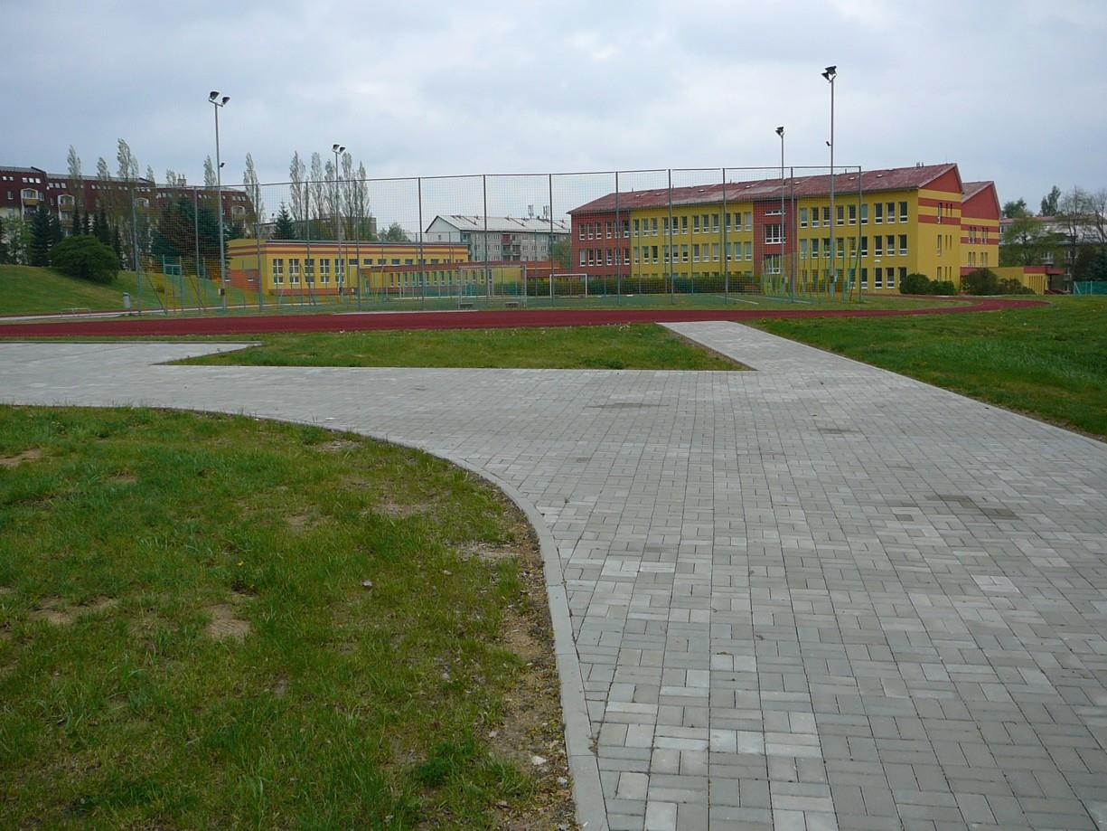 SPORTOVNÍ AREÁL PŘI ZŠ