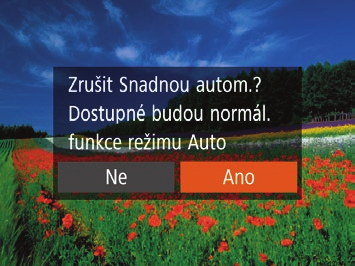 Exponujte. Stiskněte tlačítko spouště až na doraz. Během expozice přehrává fotoaparát zvuk závěrky a za nízké hladiny osvětlení dochází k automatickému spuštění blesku.