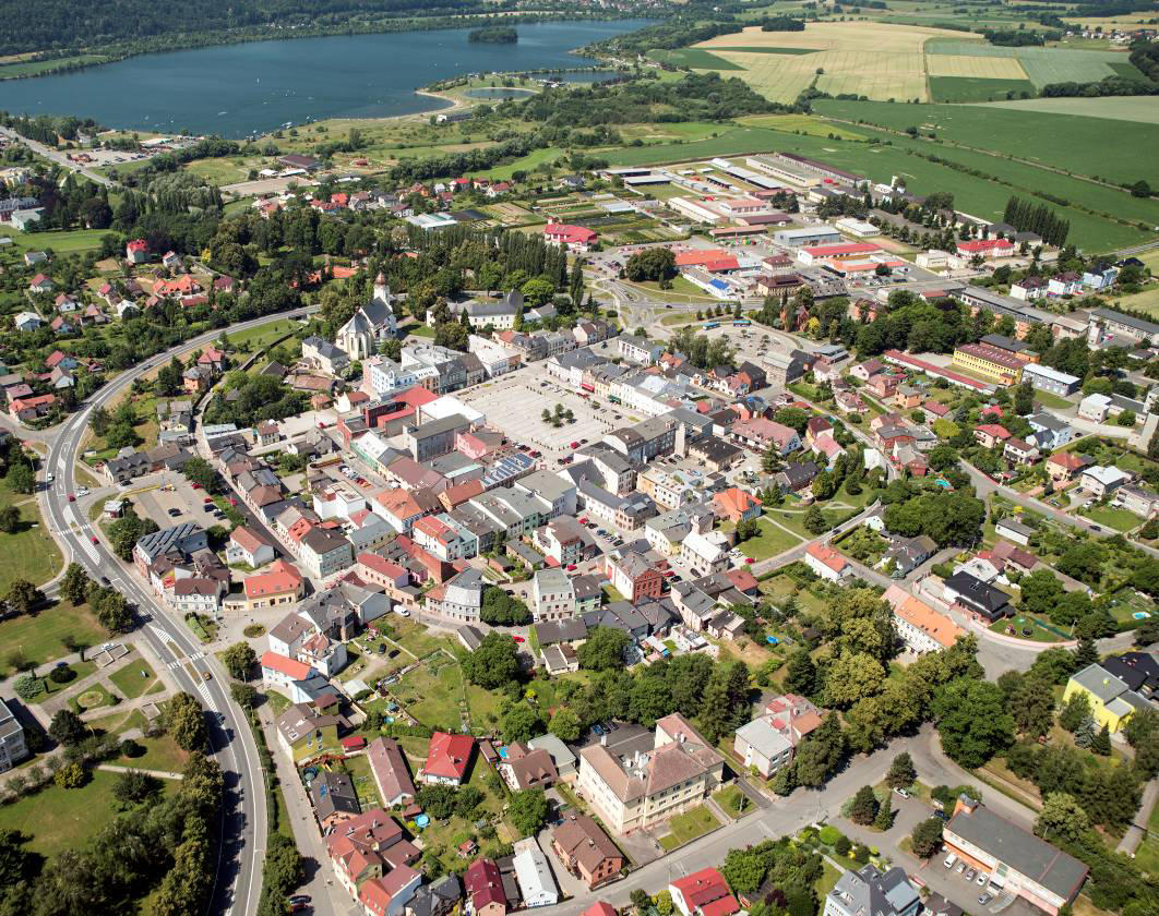 STUDENTSKÉ PRÁCE NÁVRH ZÁSTAVBY V LOKALITĚ U ZÁKLADNÍ ŠKOLY GEN.