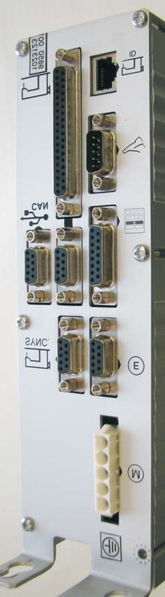 5.4 Připojení elektrického zařízení hlavy stroje k pohonu A. Stroj je vybaven pohonem DAC basic/classic M SYNC E 4 1 2 CS 3 ID Připojovací kabel hlavy stroje zapojte do konektoru (1) ozn.