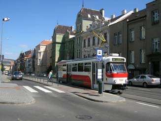 PRAKTICKÁ APLIKACE VÝSLEDKŮ VYUŽIT ITÍ VÝSLEDKŮ ZÁVISÍ NA VÝSLEDCÍCH CH ANALÝZY RIZIK Praktické aplikace závisí na jednoznačnosti výsledků.