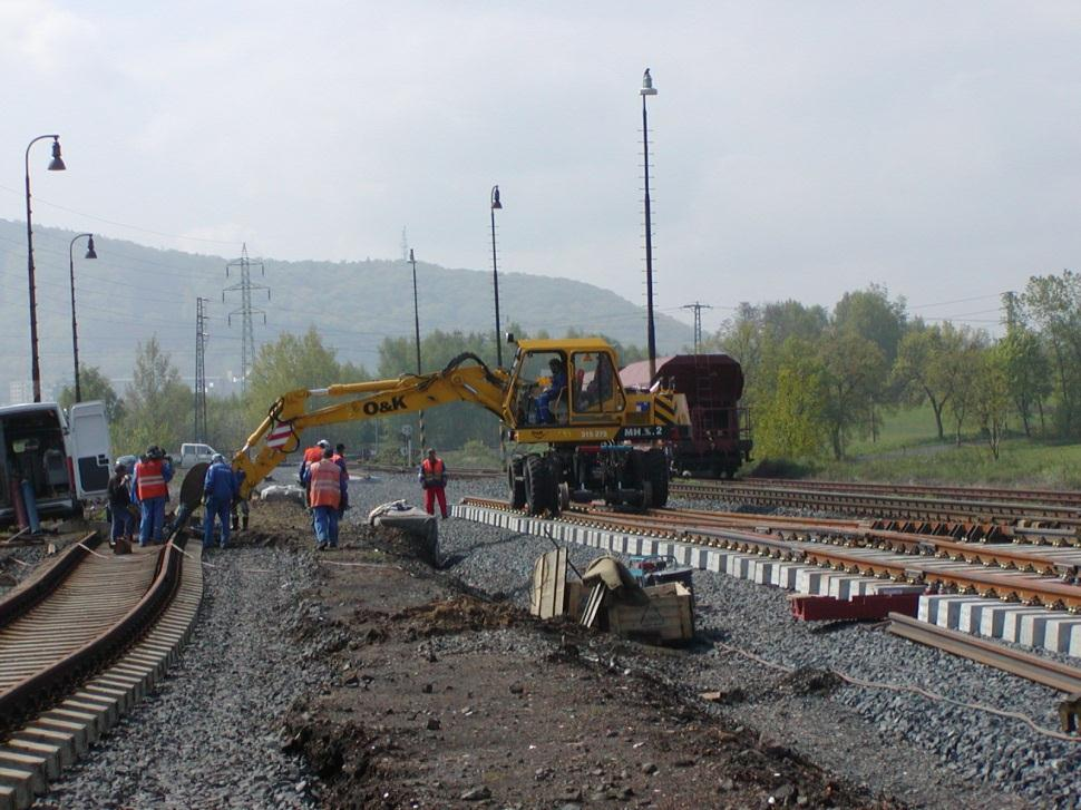 Zvyšování kapacity 16 Při zvyšování kapacity železničních tratí je vždy nutné brát do úvahy i potřeby nákladních dopravců a přepravců koordinovat dlouhodobé výluky na úkor výstavby