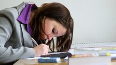 Praha - Výsledky maturitních testů ukazují, že převažuje výuka těch oblastí matematiky, v níž už člověka dokáže nahradit počítač.