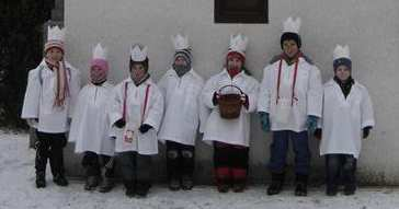 A je tady rok 2008 První letošní akcí našich Soptíků byla Tříkrálová sbírka. V sobotu 5.1. vyrazili dvě skupinky malých koledníků po naší obci a vybrali částku 5.