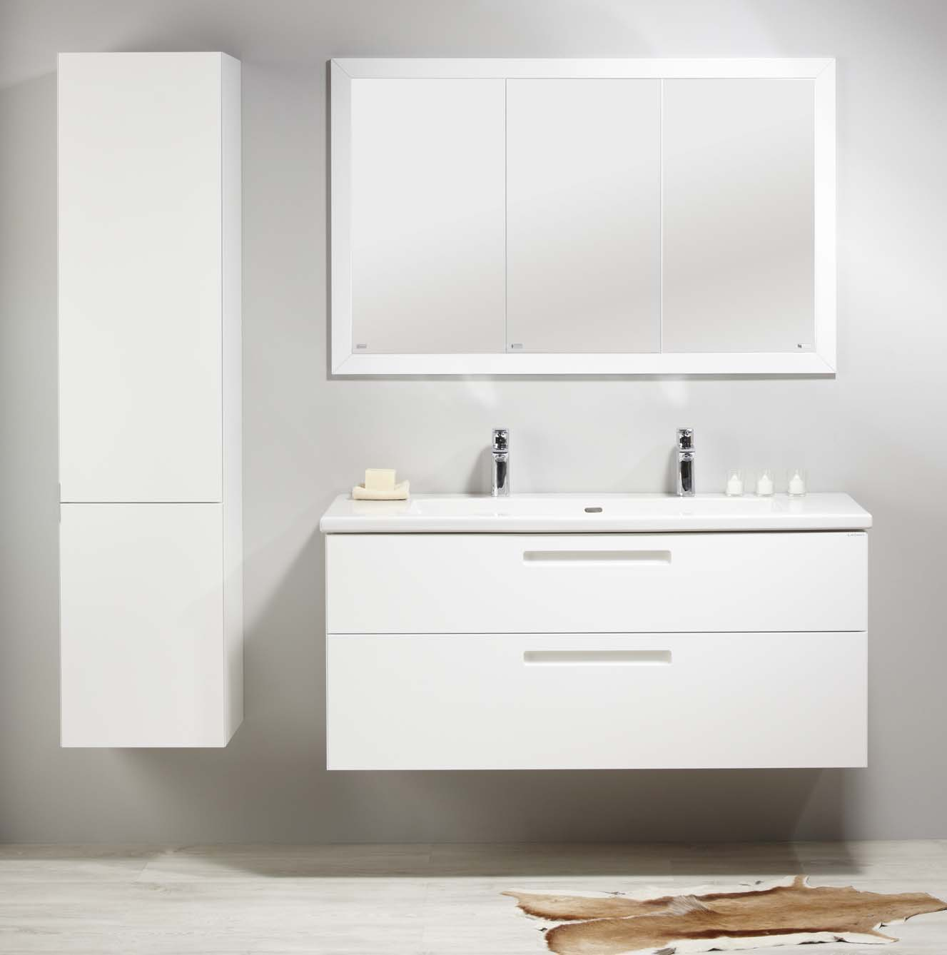 BOXX, lak bílý mat, zafrézovaná úchytka, umyvadlo Laufen Living Square /