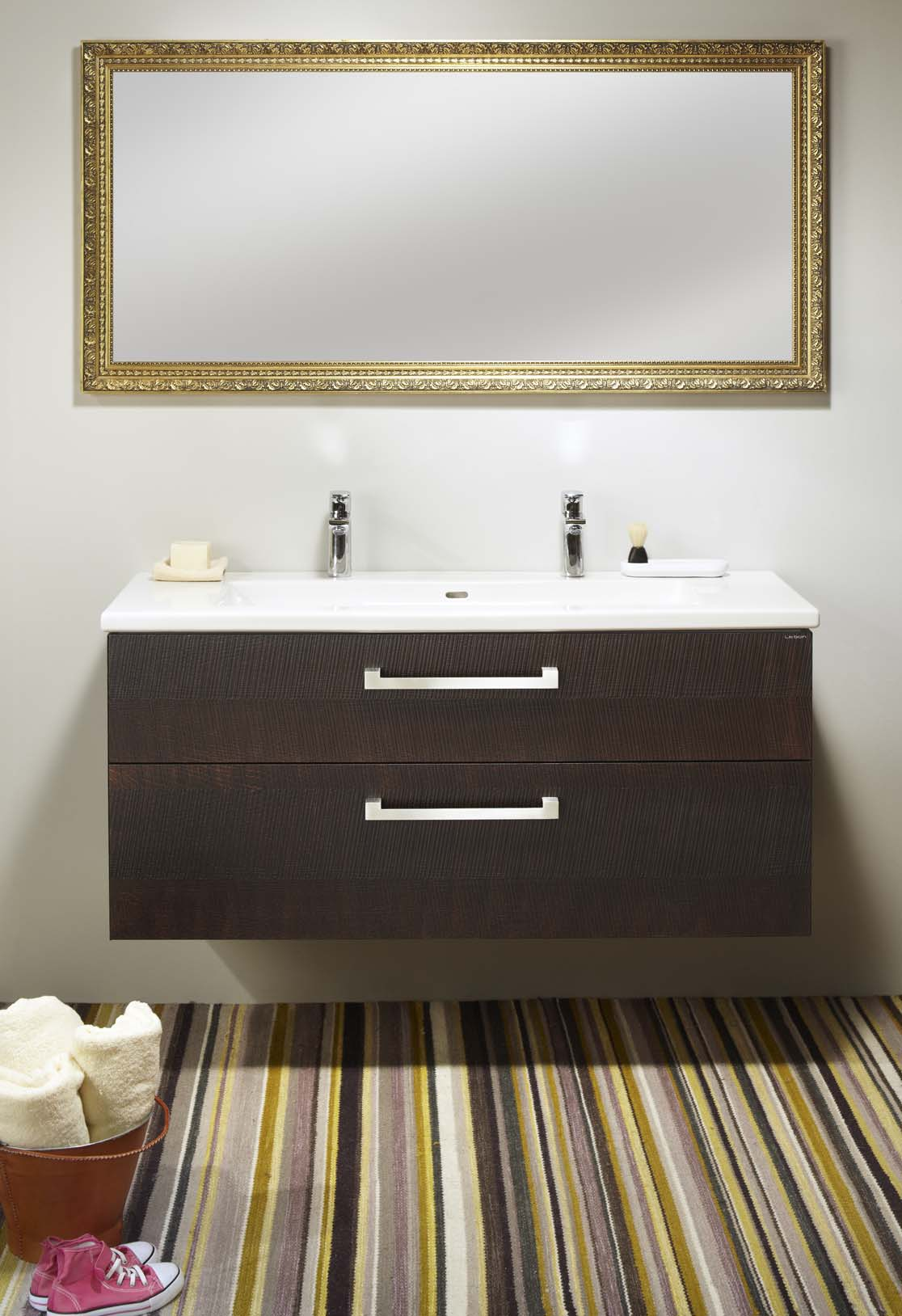 BOXX, dýha katrovaný dub mořený do wenge, úchytka chrom mat, umyvadlo Azzurra Trendy / BOXX,