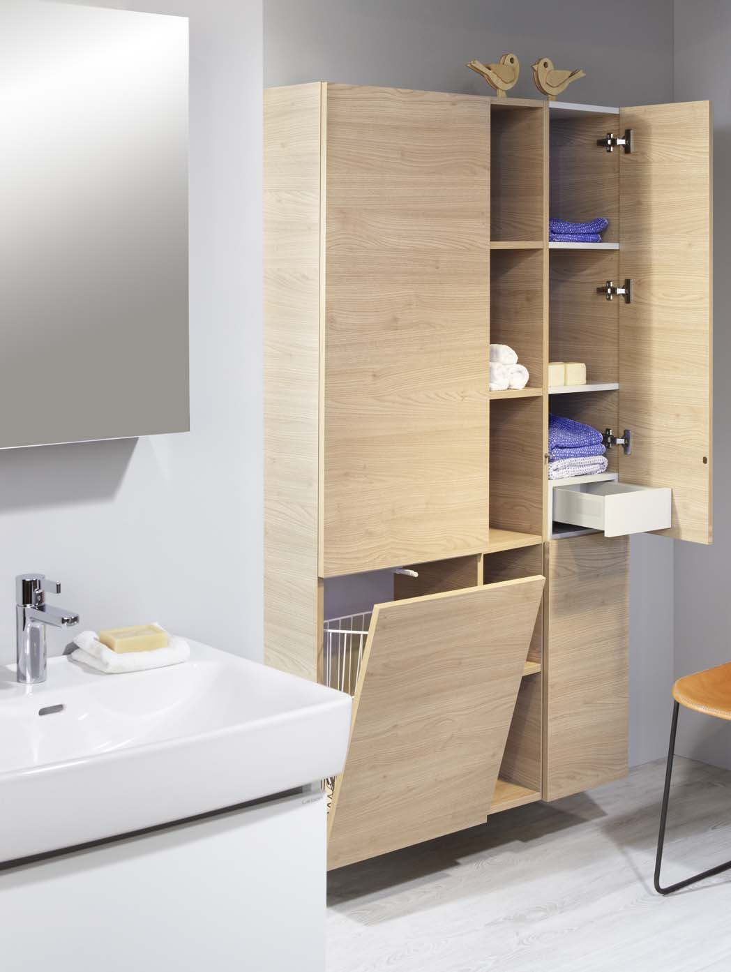 UNIVERZÁLNÍ VYSOKÉ SKRÍNĚ / UNIVERSAL TALL CABINETS Vysoké