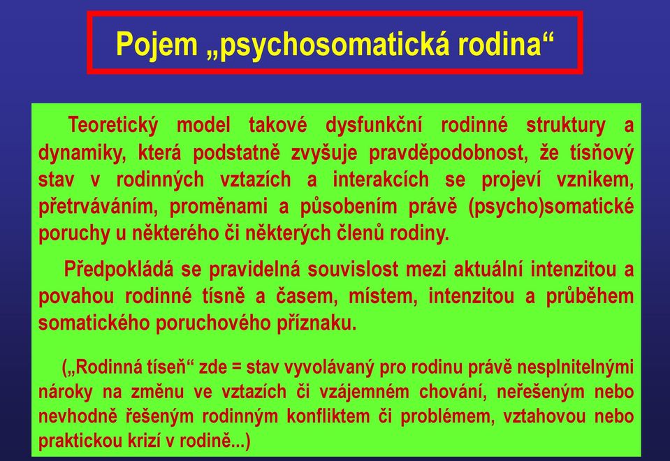 Předpokládá se pravidelná souvislost mezi aktuální intenzitou a povahou rodinné tísně a časem, místem, intenzitou a průběhem somatického poruchového příznaku.