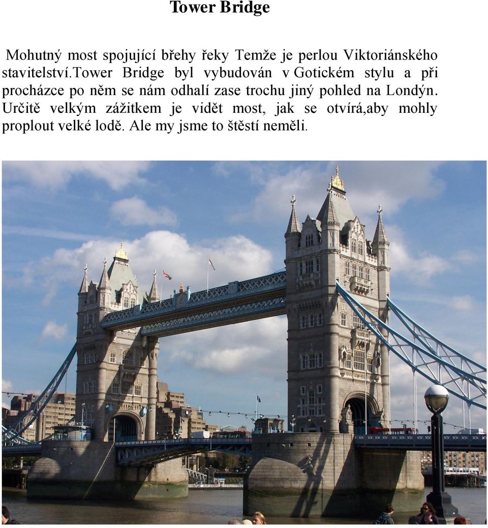 tower Bridge byl vybudován v Gotickém stylu a při procházce po něm se nám