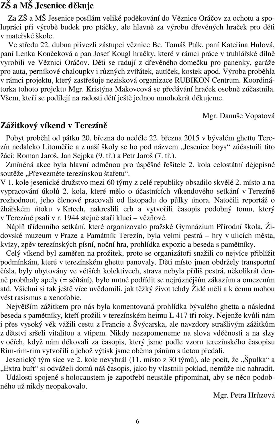 Tomáš Pták, paní Kateřina Hůlová, paní Lenka Končeková a pan Josef Kougl hračky, které v rámci práce v truhlářské dílně vyrobili ve Věznici Oráčov.