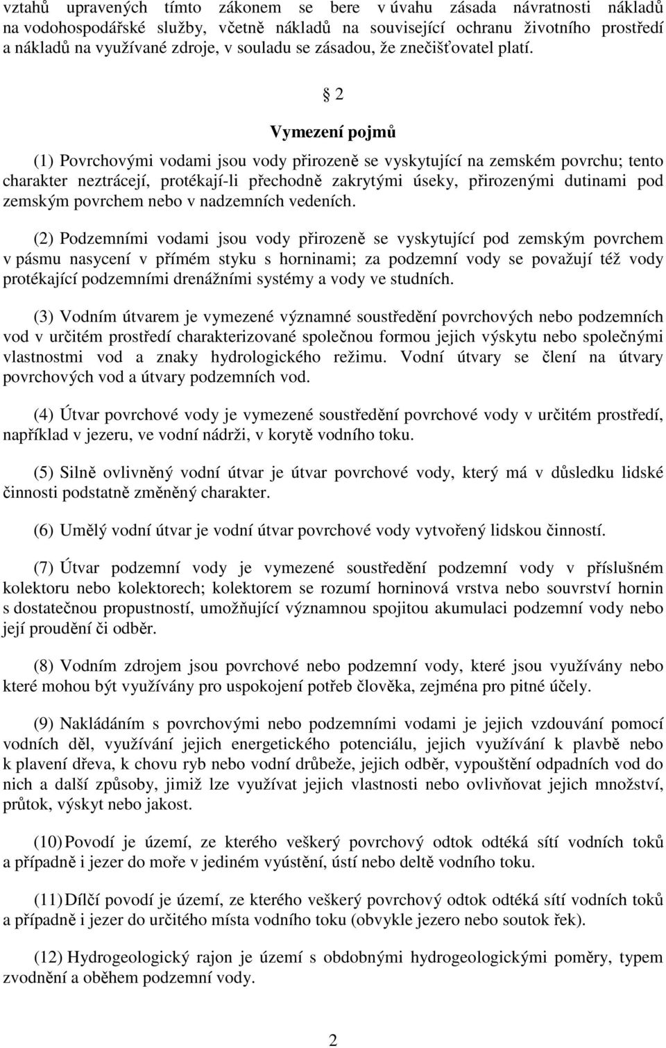 2 Vymezení pojmů (1) Povrchovými vodami jsou vody přirozeně se vyskytující na zemském povrchu; tento charakter neztrácejí, protékají-li přechodně zakrytými úseky, přirozenými dutinami pod zemským