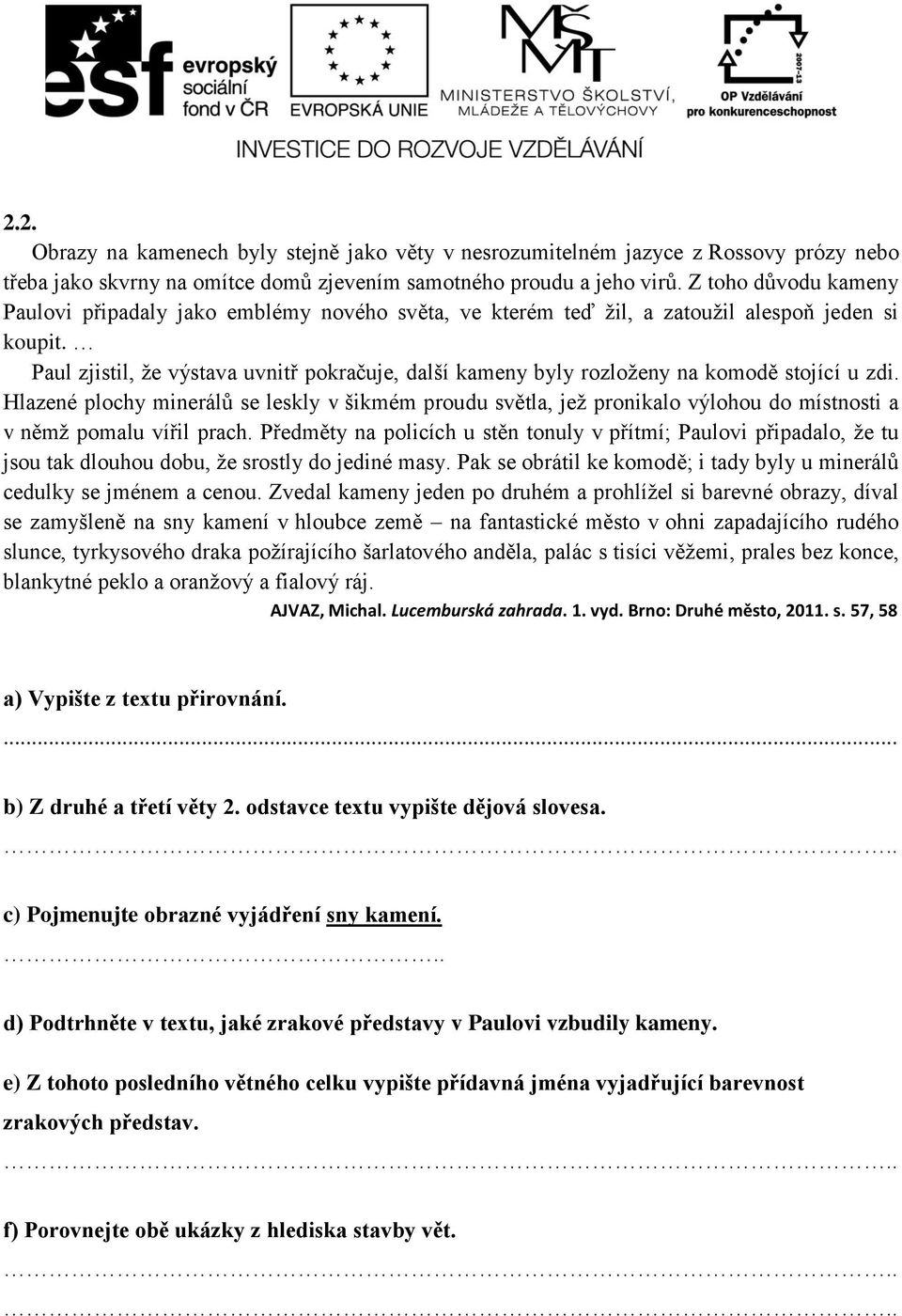 Paul zjistil, že výstava uvnitř pokračuje, další kameny byly rozloženy na komodě stojící u zdi.