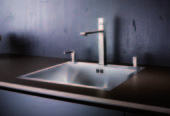 BLANCO STEELART systémový dizajn Perfektný súlad povrchov Optimálne na seba zladené povrchy ZEROX systémový dizajn BLANCOQUADRIS/S batéria BLANCOQUADRIS tiahlo BLANCOQUADRIS dávkovač umývacieho