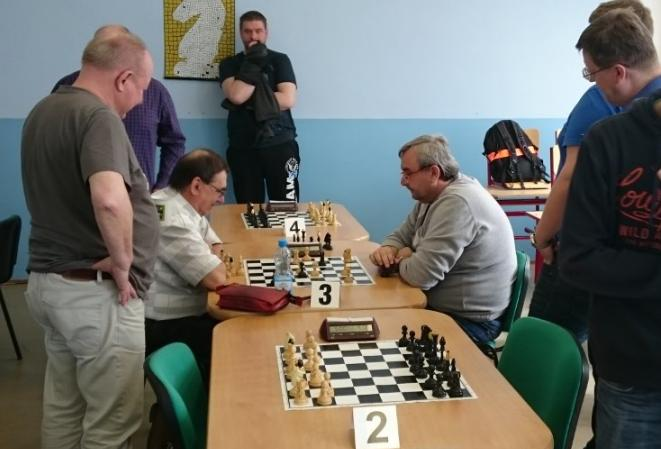 Povídání o posledním 11.kole 2.ligy Chess Most A SK Děčín A 4 4 (17.04.2016) aneb když nejde o nic, jde o. Los posledního kola nám přisoudil cestu do Mostu.