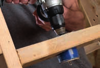 BIMETALOVÉ KRUHOVÉ DĚROVAČE Bimetalové děrovače IRWIN umožňují řezání nejrůznějších materiálů, například hliníku, mědi, železa, nerezové oceli, dřeva a zinku.