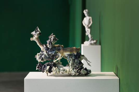 --- Galerie Kvalitář, 2015 Výstavní prezentace představující práci Tomáše Pavlackého využívá přístup, který americká teoretička Johana Burton popisuje jako základní způsob pohledu na sochařská díla;