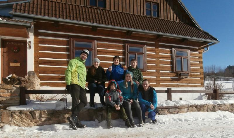 Skupinové foto z Rychnova, již po vykonané práci. (Foto: Buzola) Bodování časopisové soutěže Dlužím vyhodnocení soutěže za podzim 2016.