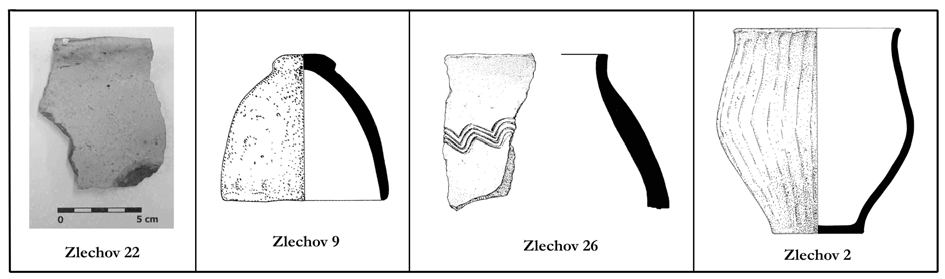 II. skupina: Zlechov 17, 18, velmi podobná 4 Úlomky minerálů: křemen, alkalické živce, amfibol. Úlomky hornin: pískovce, silicity, křemence, krystalické břidlice. Výchozí surovina: cihlářská hlína.