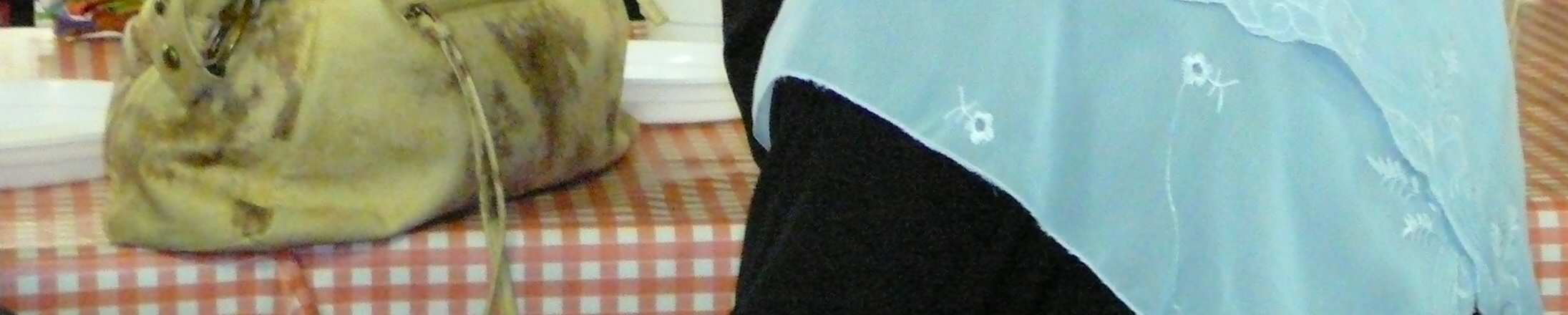 Foto č. 9: Oslava svátku obětování (íd al-adhá); jídelna vysokoškolské menzy Vinařská, nacházející se v areálu vysokoškolských kolejí Vinařská v Brně, leden 2006.