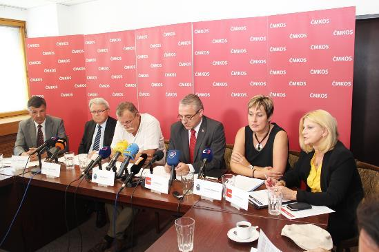 OS DLV proti růstu cen vody, 16. 8. 2016 Za účasti zástupců tiskových, rozhlasových a televizních médií, předsedy ČMKOS Josefa Středuly, předsedkyně OS DLV JUDr.