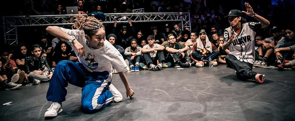 Zlomový se stal rok 2005, kdy se Beat Up, Dynamic a Alyaschca Crew dostali na prestižní francouzskou akci Juste Debout. Začínají se u nás pořádat battly a workshopy se zahraničními lektory.