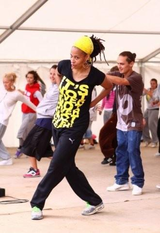 House můžeme rozdělit na dva směry: jackin a latino house. U jackinu je nejdůležitější pohyb horní části těla, zejména hrudníku a také, aby měl tanečník co nejlehčí nohy.