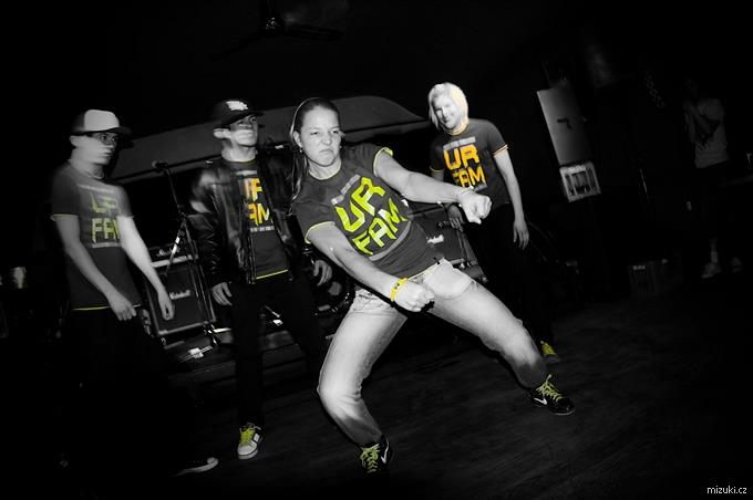 Obr. 14 Union Runners (Mizuki, 2010) Dancehall (Obr.15) Styl velmi oblíbený u žen, ovšem začínají s ním i muži, kteří si ho přizpůsobují do o něco tvrdší podoby.
