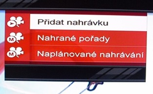 Krok 1: Vstup do MENU Q1 ANO Pro vstup do menu bude sloužit tlačítko na ovladači Q2 ANO Popisek tlačítka odpovída (MENU) Q3 ANO Zobrazení menu Krok 2: Vstup do menu NAHRÁVÁNÍ Q1 ANO Pro