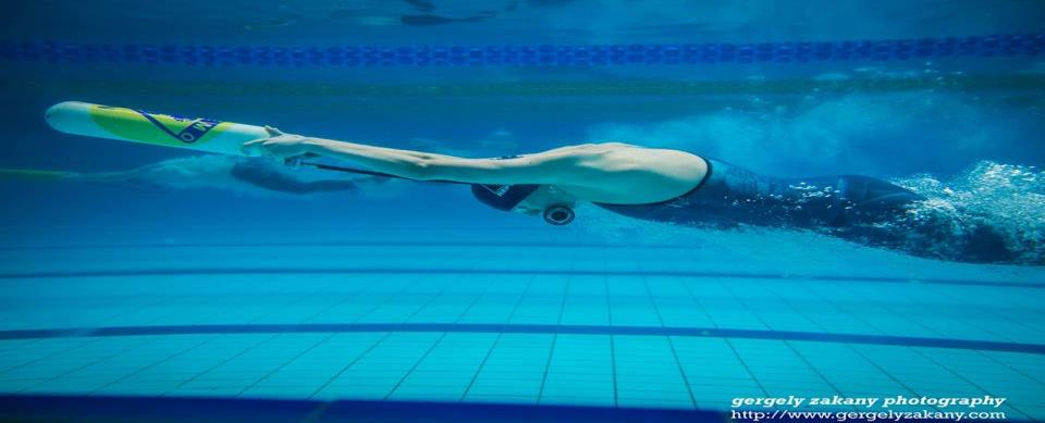 3 Rychlostní plavání K rychlostnímu plavání (RP) potřebujeme monoploutev a dýchací lahev ke které je připojena automatika. Rychlostní plavání pochází z anglického slova Immerson.