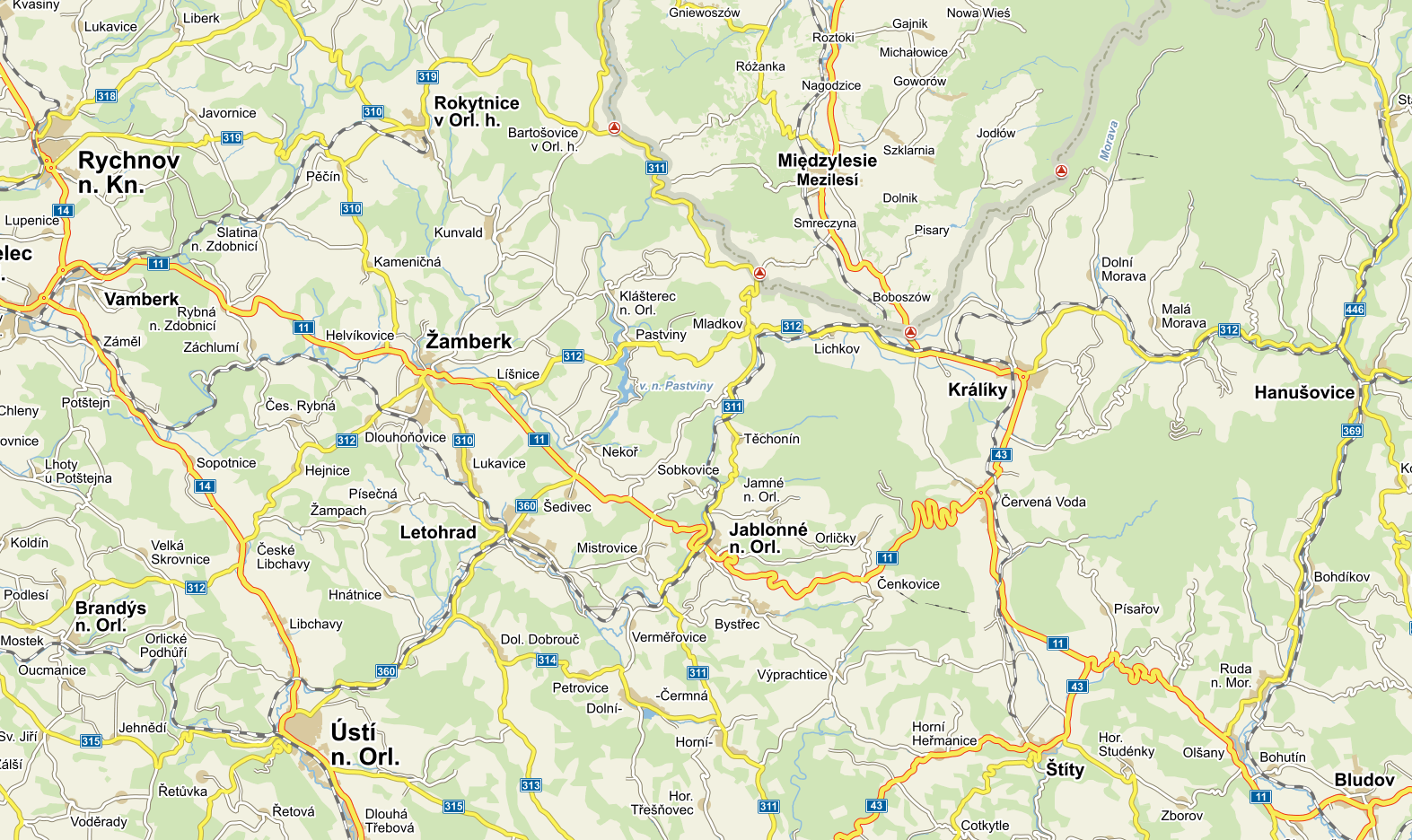 DO, najatá Pardubickým krajem, v rámci tzv. optimalizace dopravy zastavit na obou tratích osobní dopravu a nahradit ji upravenými autobusovými linkami.
