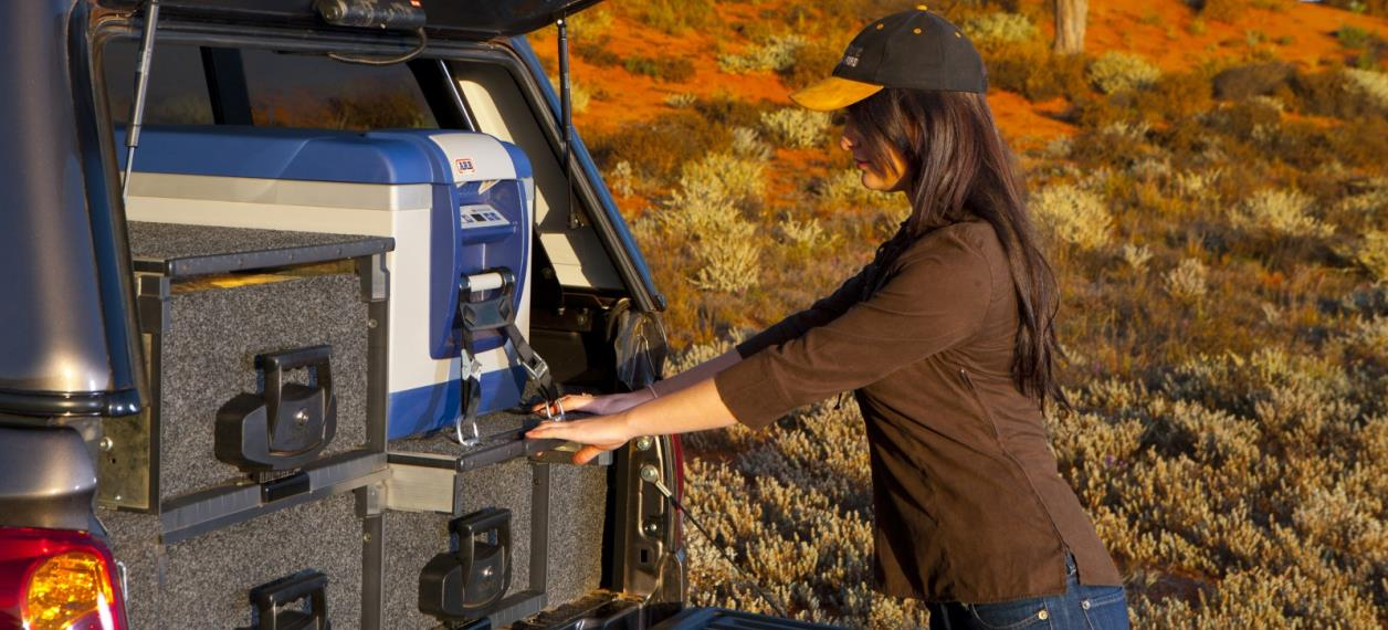 Zásuvkový systém ARB Outback Zásuvkový systém ARB Outback umožňuje optimální využití nákladního prostoru vozu.